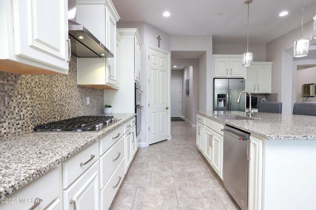 2542 N Woods End Place, Tucson, AZ 85749