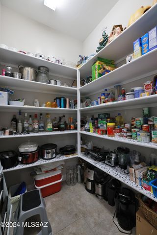 2542 N Woods End Place, Tucson, AZ 85749
