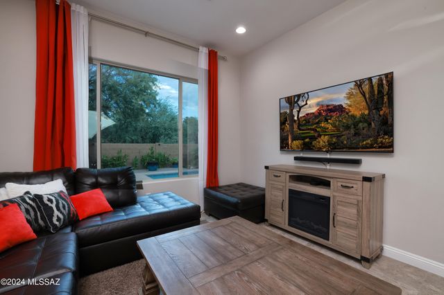 2542 N Woods End Place, Tucson, AZ 85749