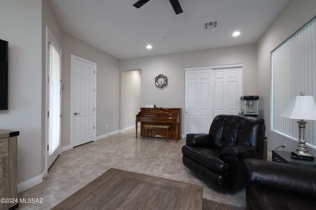2542 N Woods End Place, Tucson, AZ 85749