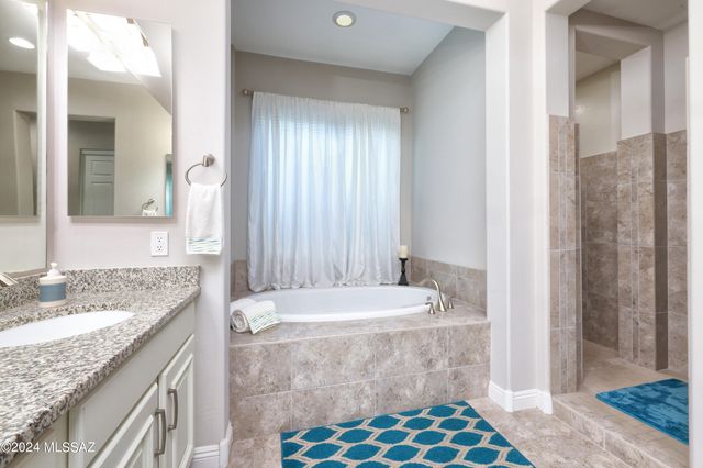 2542 N Woods End Place, Tucson, AZ 85749