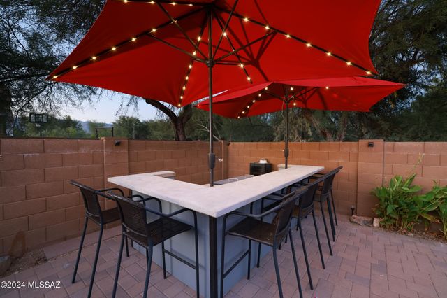 2542 N Woods End Place, Tucson, AZ 85749