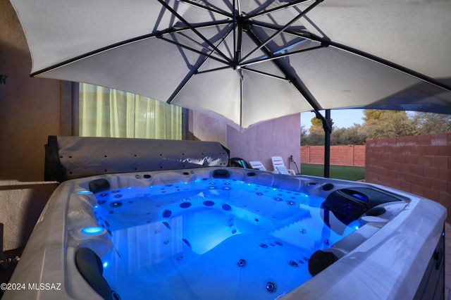 2542 N Woods End Place, Tucson, AZ 85749