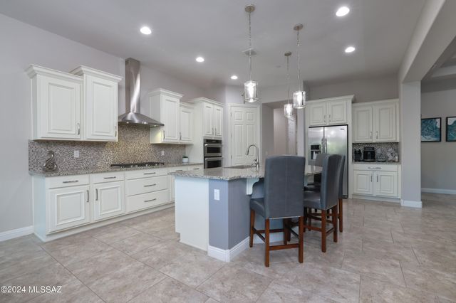 2542 N Woods End Place, Tucson, AZ 85749
