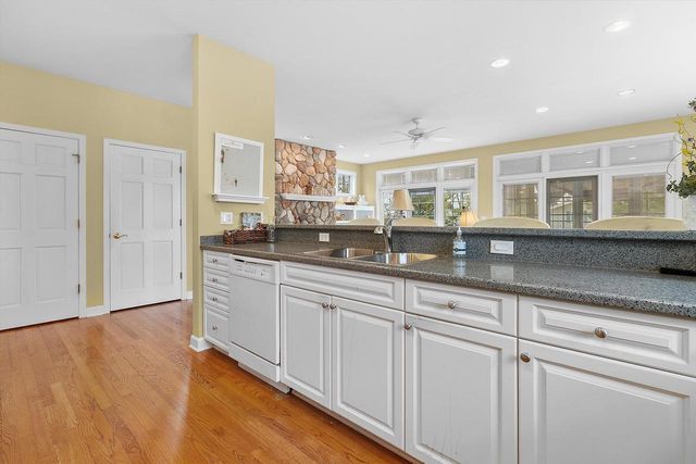 2 Lincoln PARKWAY, Williams Bay, WI 53191