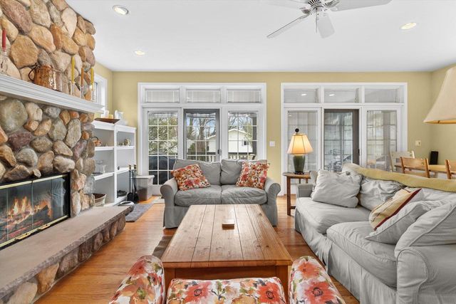 2 Lincoln PARKWAY, Williams Bay, WI 53191