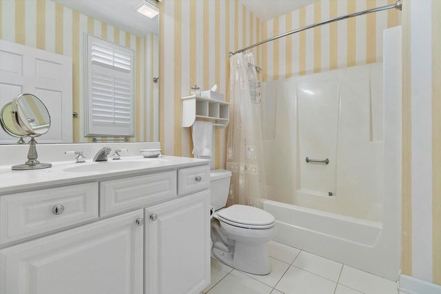 2 Lincoln PARKWAY, Williams Bay, WI 53191
