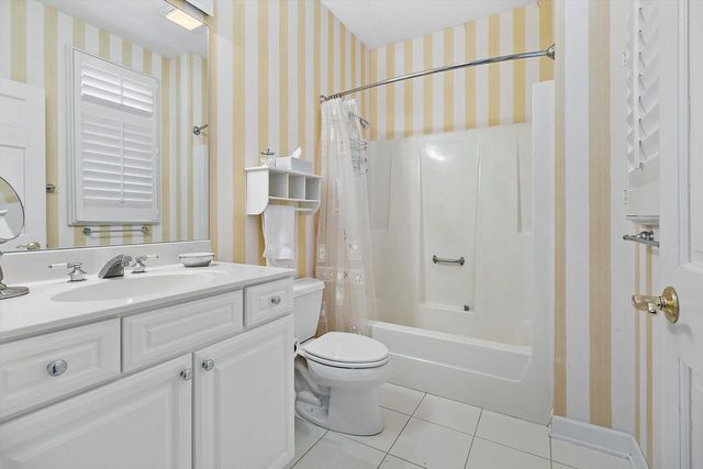 2 Lincoln PARKWAY, Williams Bay, WI 53191