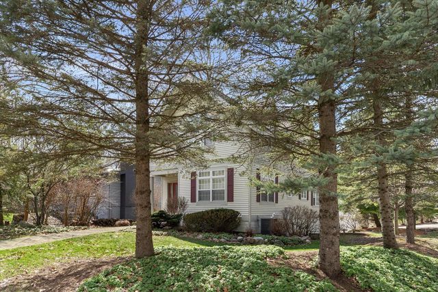 2 Lincoln PARKWAY, Williams Bay, WI 53191