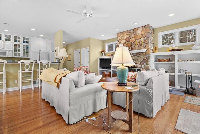 2 Lincoln PARKWAY, Williams Bay, WI 53191