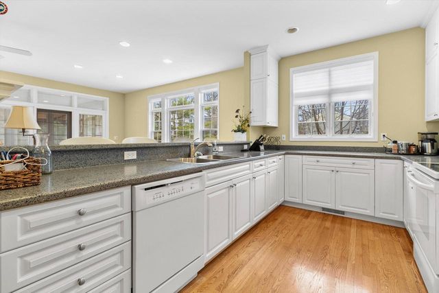 2 Lincoln PARKWAY, Williams Bay, WI 53191