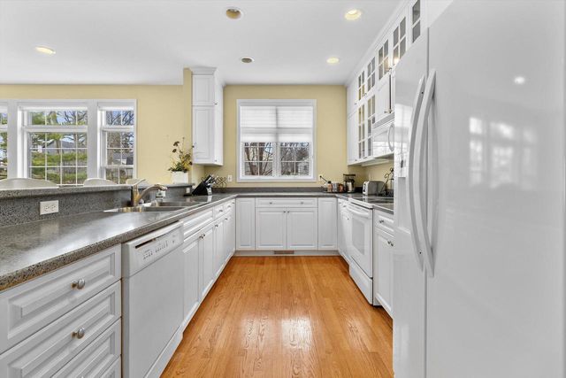 2 Lincoln PARKWAY, Williams Bay, WI 53191