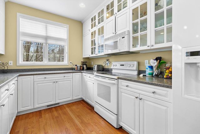 2 Lincoln PARKWAY, Williams Bay, WI 53191