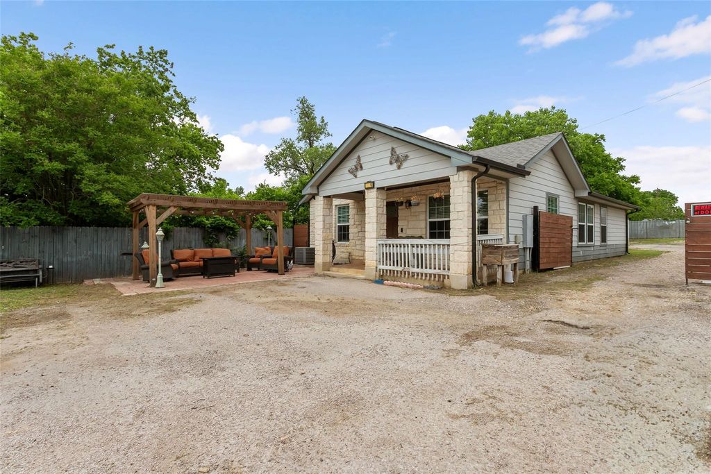2600 Gardenia DR, Austin, TX 78727