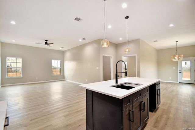 355 County Road 2646, Moore, TX 78057