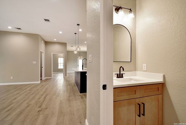 355 County Road 2646, Moore, TX 78057