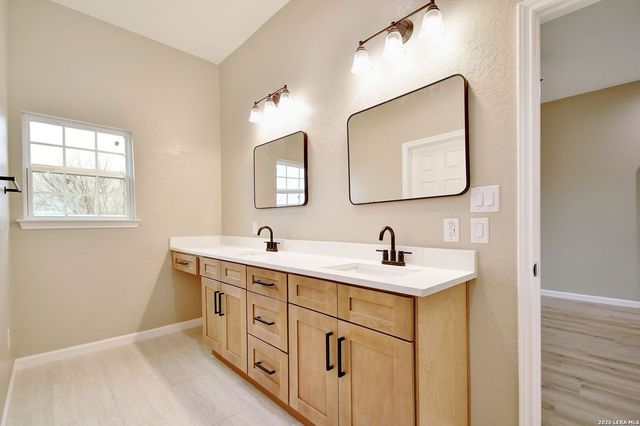 355 County Road 2646, Moore, TX 78057