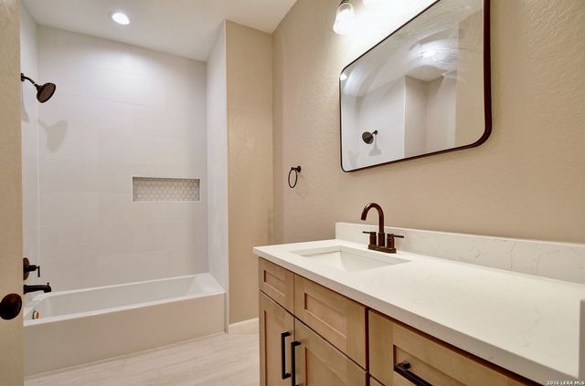 355 County Road 2646, Moore, TX 78057