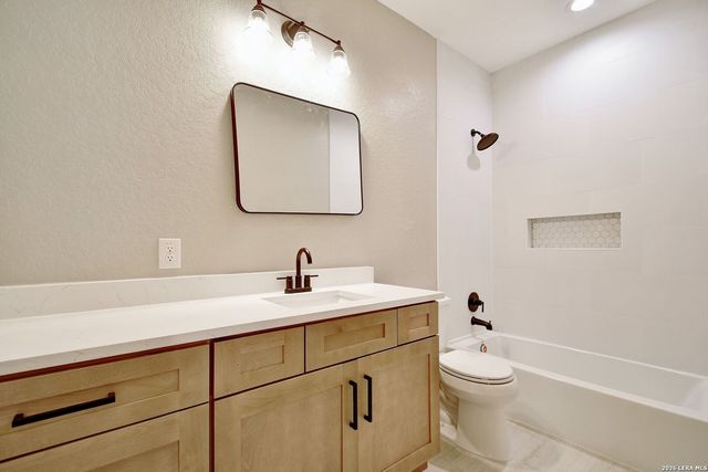 355 County Road 2646, Moore, TX 78057