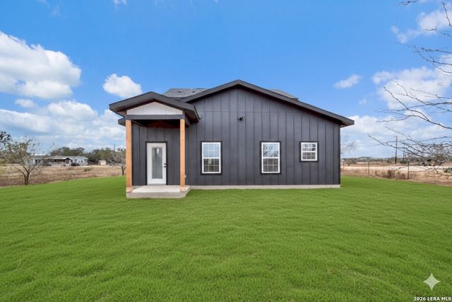 355 County Road 2646, Moore, TX 78057