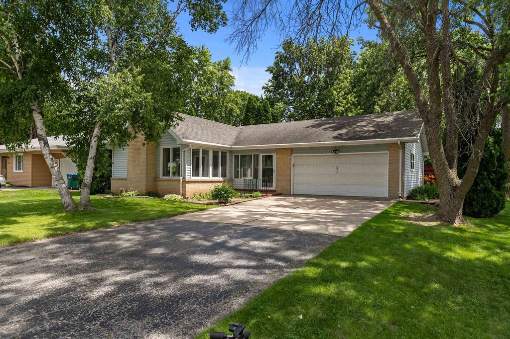 2912 N ONEIDA STREET, Appleton, WI 54911
