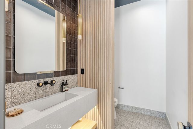 4050 Contera Road, Encino, CA 91436