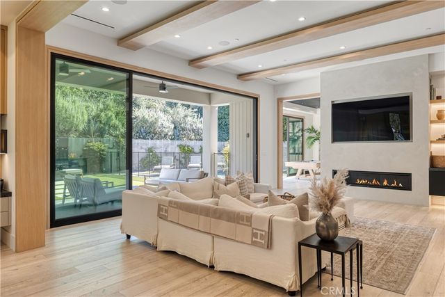 4050 Contera Road, Encino, CA 91436