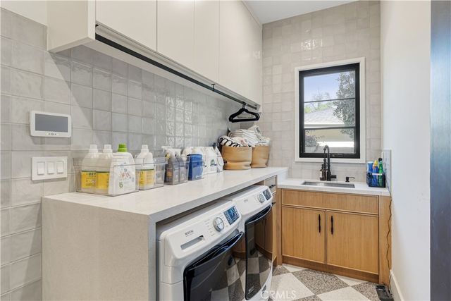 4050 Contera Road, Encino, CA 91436