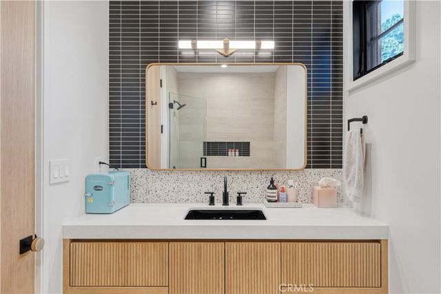 4050 Contera Road, Encino, CA 91436