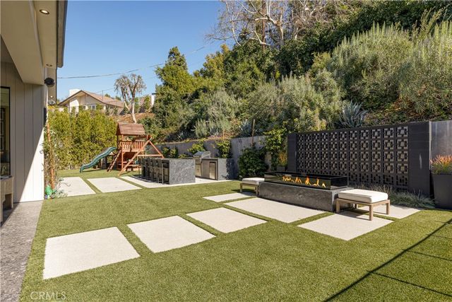 4050 Contera Road, Encino, CA 91436