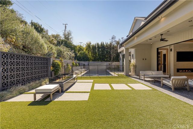 4050 Contera Road, Encino, CA 91436