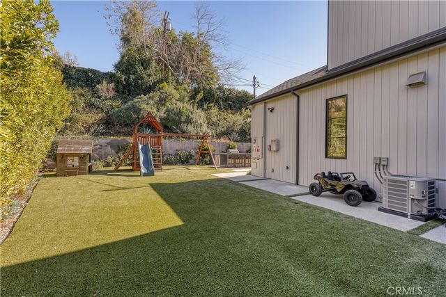 4050 Contera Road, Encino, CA 91436