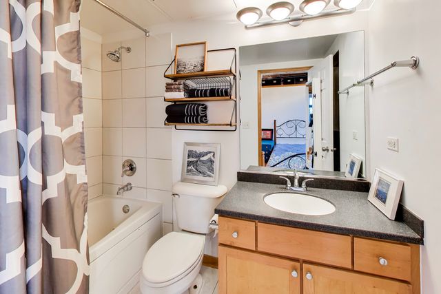 7509 Madison Street B3, Forest Park, IL 60130