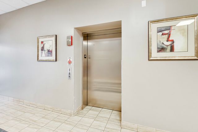 7509 Madison Street B3, Forest Park, IL 60130