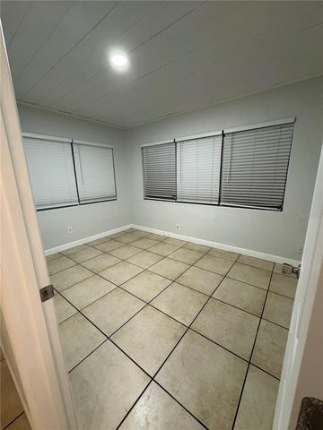 121 33RD AVENUE E, Bradenton, FL 34208