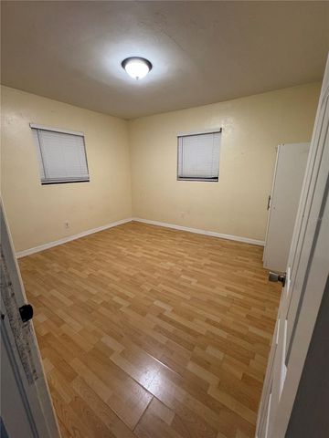 121 33RD AVENUE E, Bradenton, FL 34208