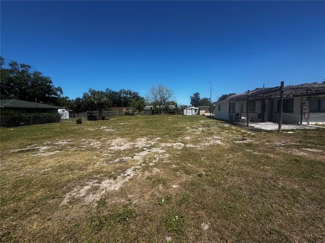 121 33RD AVENUE E, Bradenton, FL 34208