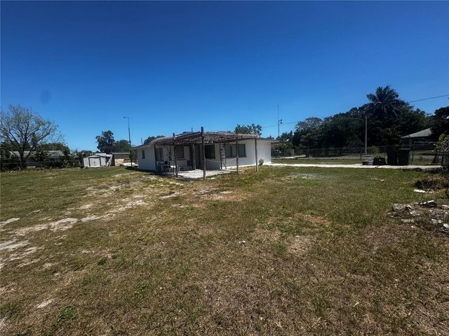121 33RD AVENUE E, Bradenton, FL 34208