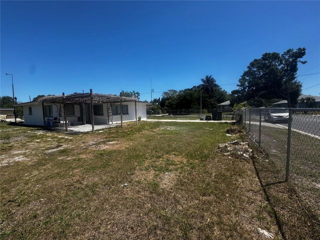 121 33RD AVENUE E, Bradenton, FL 34208