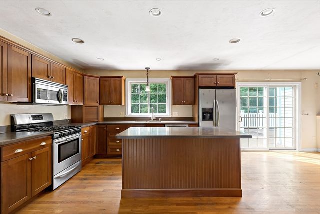 13 Arrowhead Path, Halifax, MA 02338