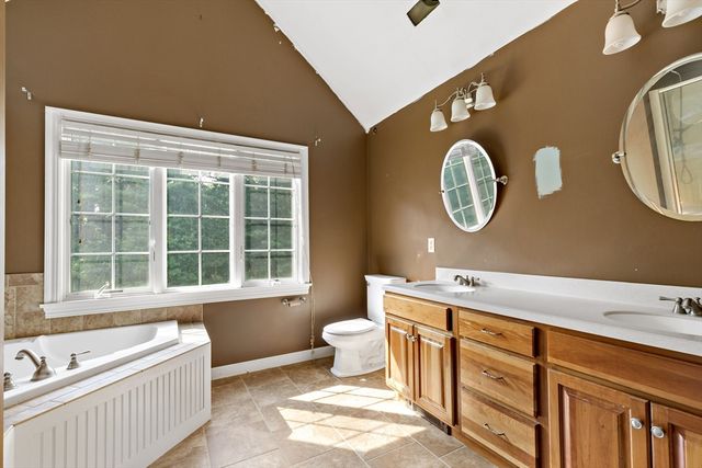 13 Arrowhead Path, Halifax, MA 02338