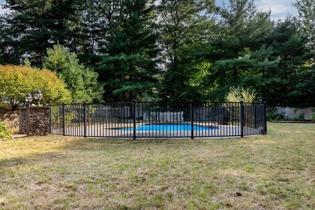 13 Arrowhead Path, Halifax, MA 02338