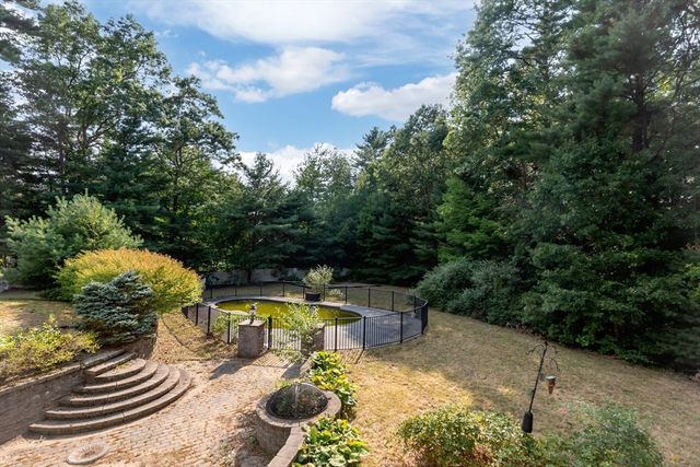 13 Arrowhead Path, Halifax, MA 02338