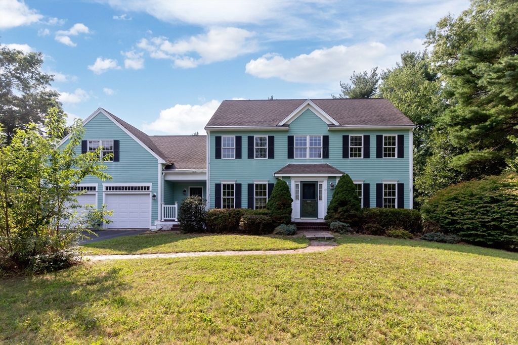 13 Arrowhead Path, Halifax, MA 02338