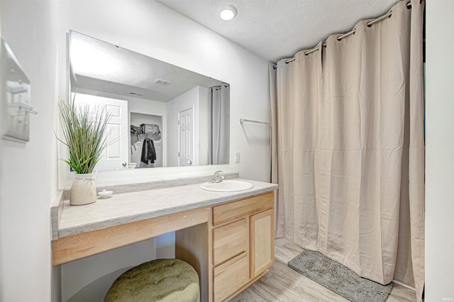 6758 Honeysuckle Way, Pendleton, IN 46064