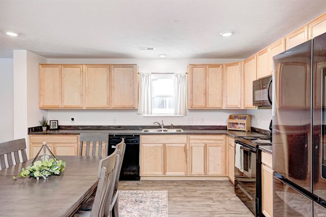 6758 Honeysuckle Way, Pendleton, IN 46064