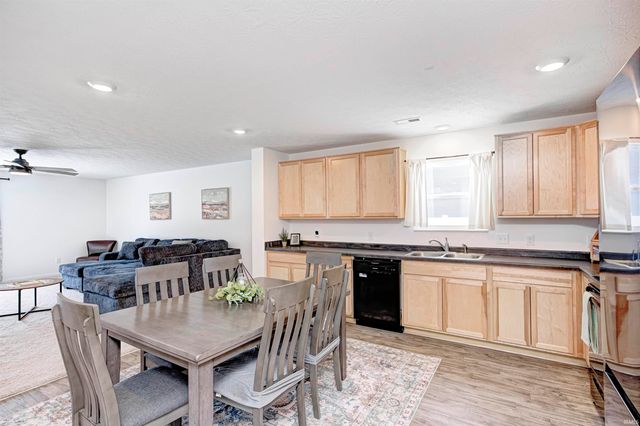 6758 Honeysuckle Way, Pendleton, IN 46064