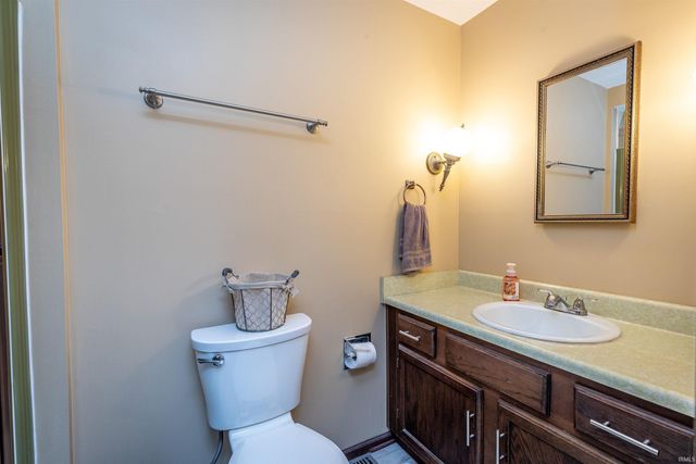 5924 Hallowell Place, Fort Wayne, IN 46815