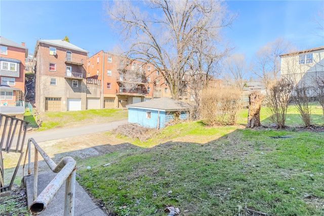 121 Sumner Ave, Forest Hills Boro, PA 15221