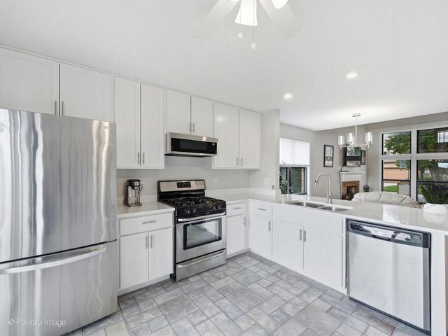 2821 Ashton Court, Westchester, IL 60154